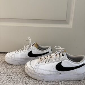 Nike White and Black Low-Top Sneakers
